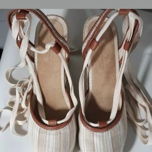 Womans Tommy Bahamas lace up wedge